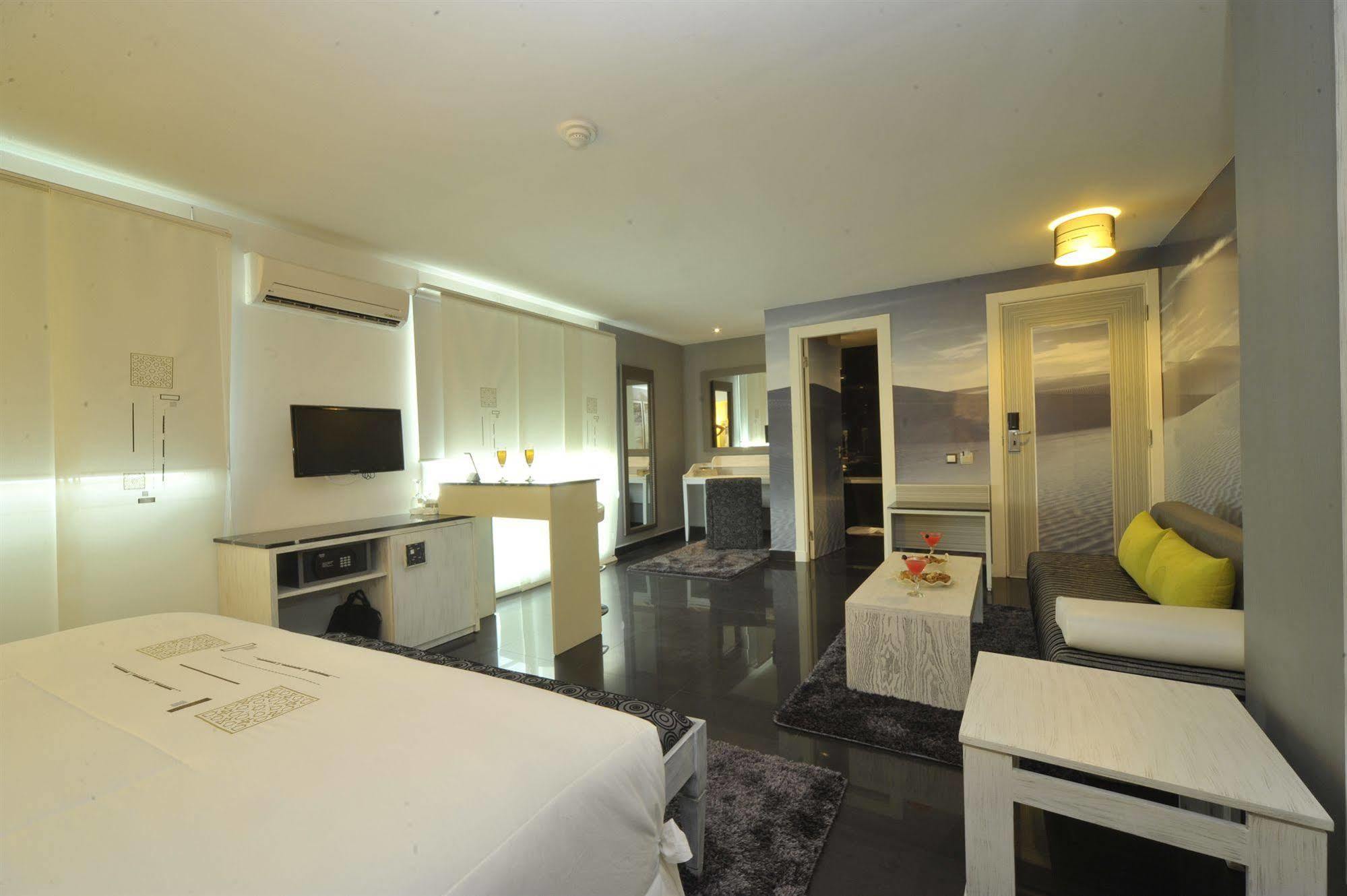 Le Trianon Luxury Hotel & Spa Casablanca Exterior photo